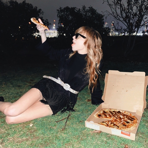 Meet your Posher, Caitlin - Picture 1 of 1